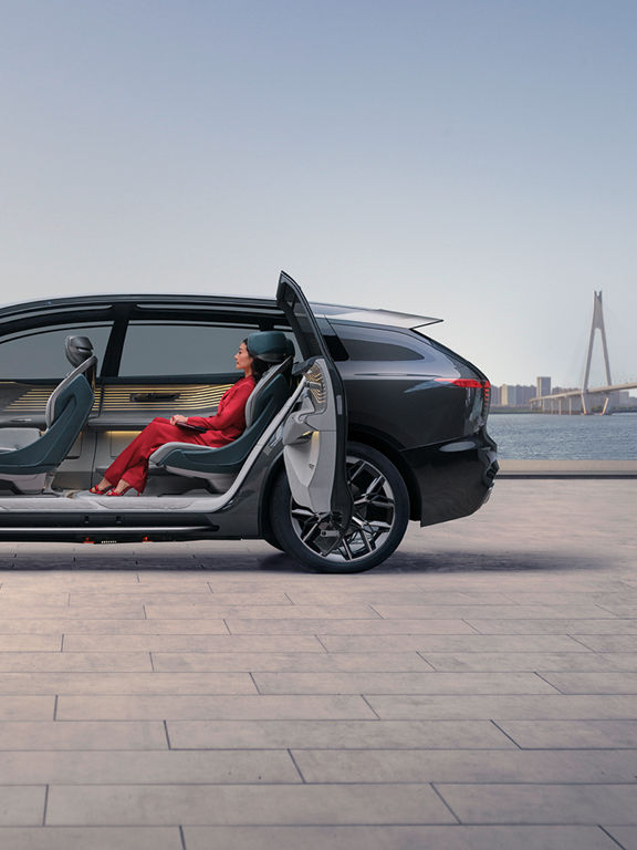 Side view of the Audi urbansphere concept with open swing doors and view of the interior.