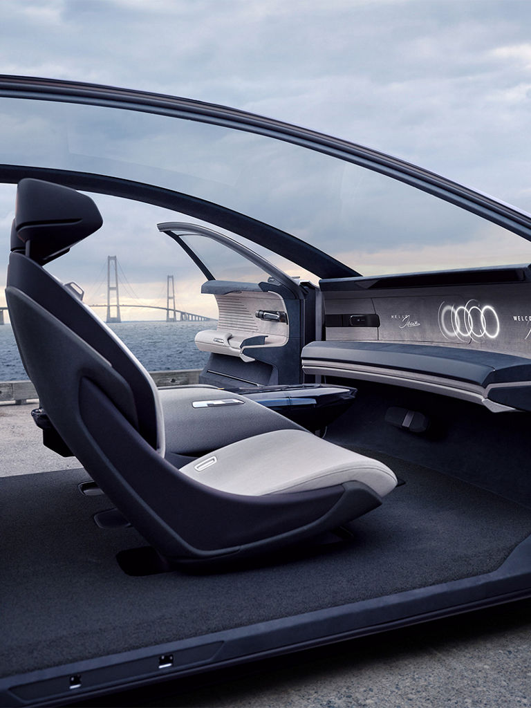 Vue côté Audi grandsphere concept