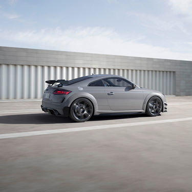 Vista lateral del icónico Audi TT RS Coupé.