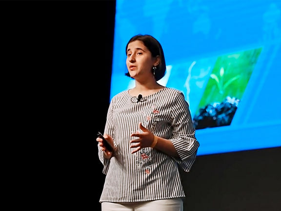 Reyhan Jamalova while on stage.