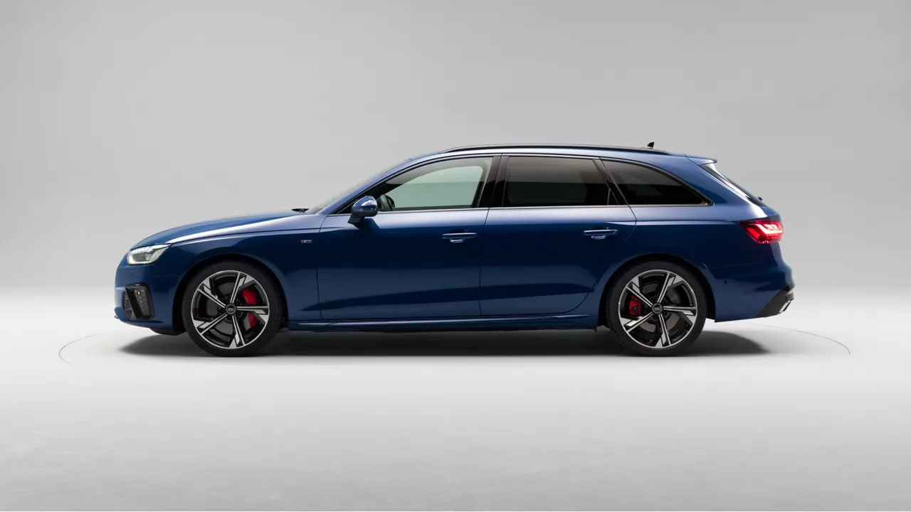 Side view of the Audi A4 Avant. 