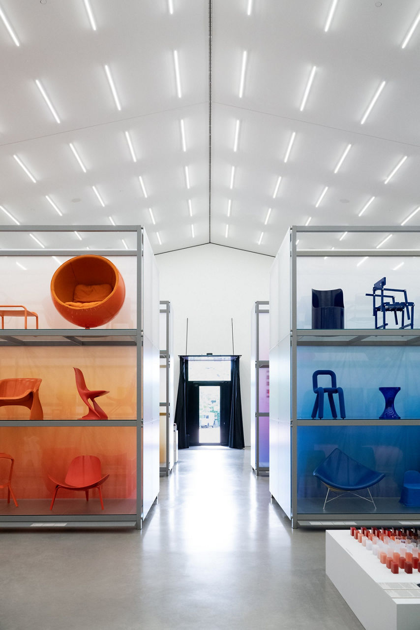 Eine farbenfrohe Ausstellung im Schaudepot des Vitra Design Museums.