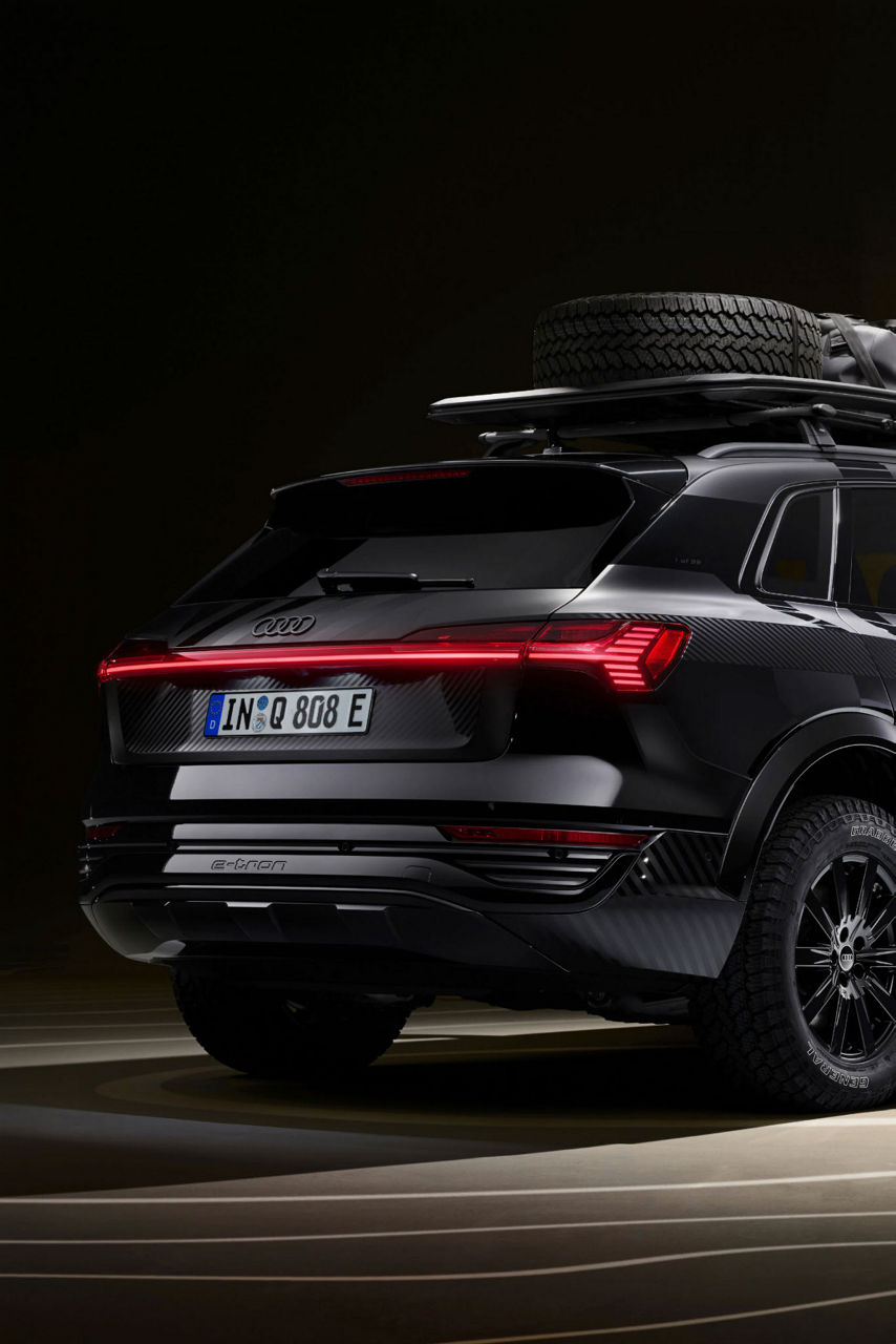  Tył i słupek D Audi Q8 e-tron Edition Dakar.