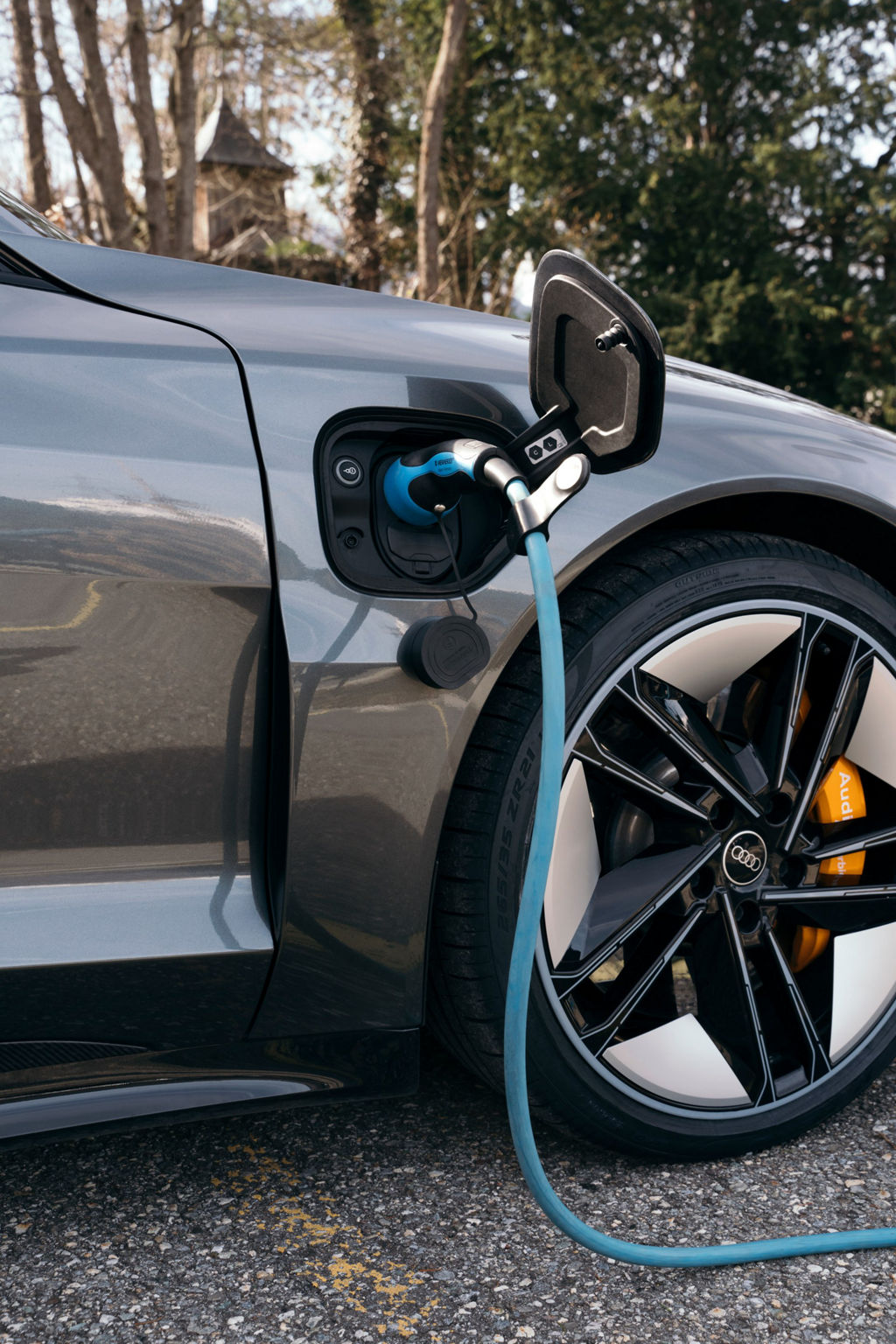 Audi RS e-tron GT an Ladekabel