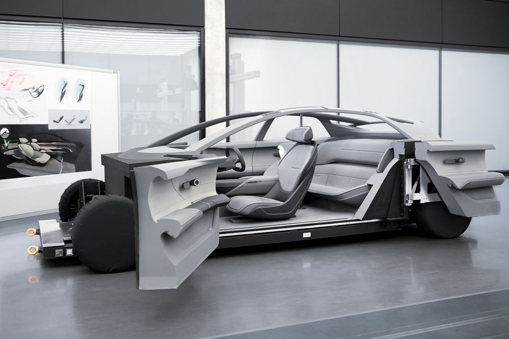 Audi grandsphere’i uksed avanevad vastakuti, luues sisemusele ülimalt avara ligipääsu.