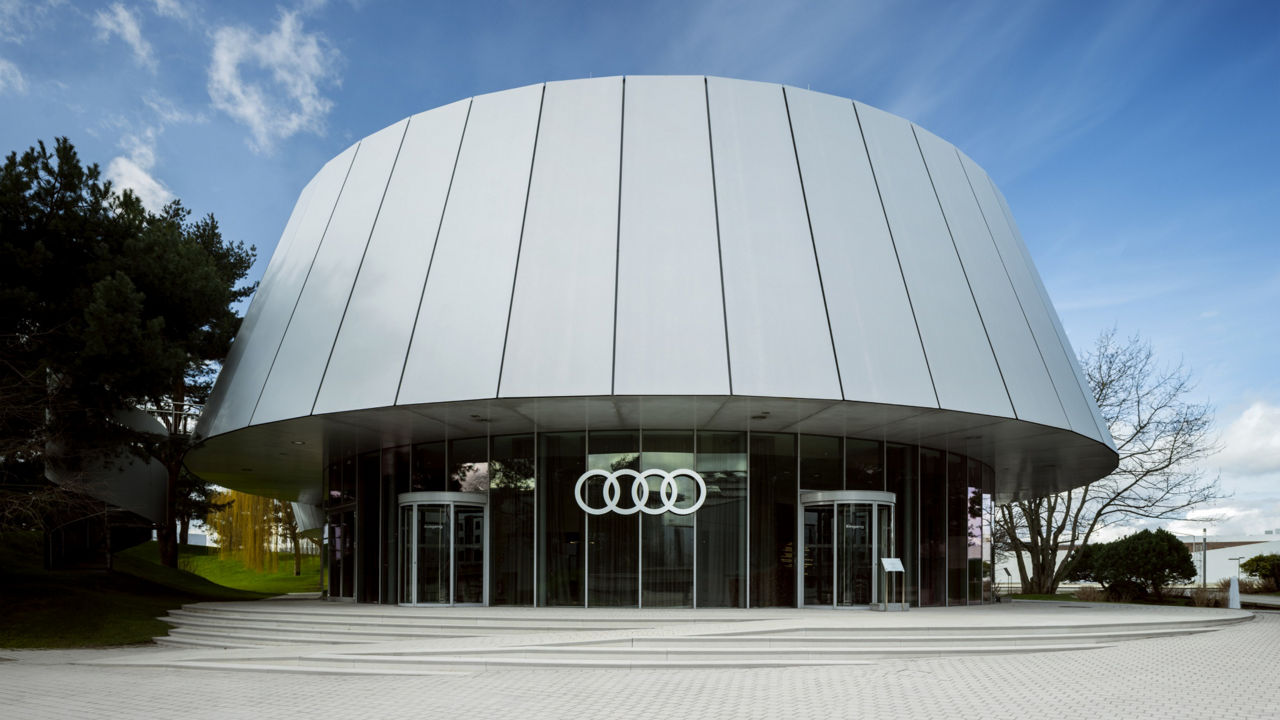 Vista esterna della Casa del Progresso Audi nell'Autostadt di Wolfsburg.