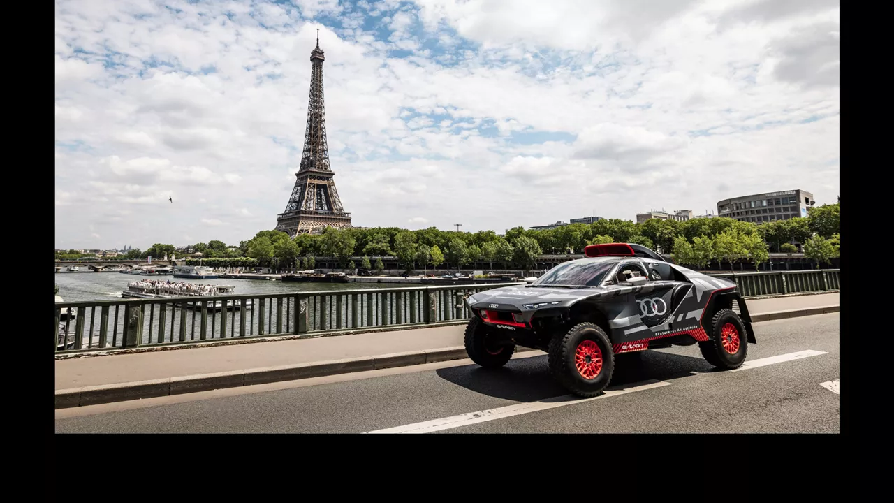De Audi RS Q e-tron in Parijs.