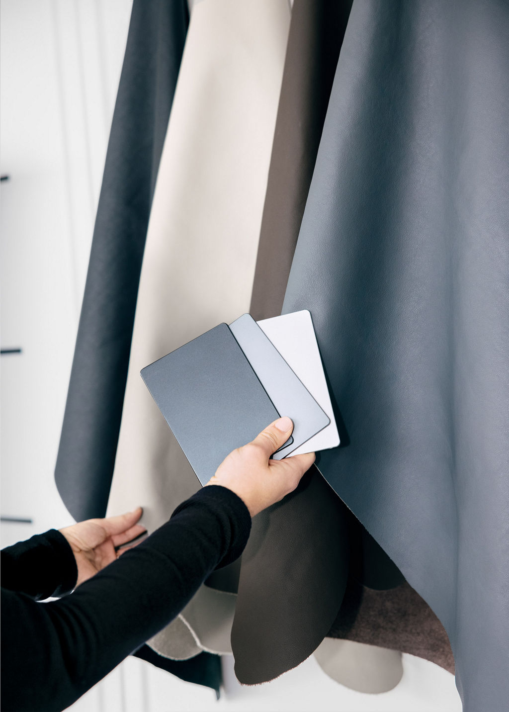 Fabric and material samples in different colors are compared.