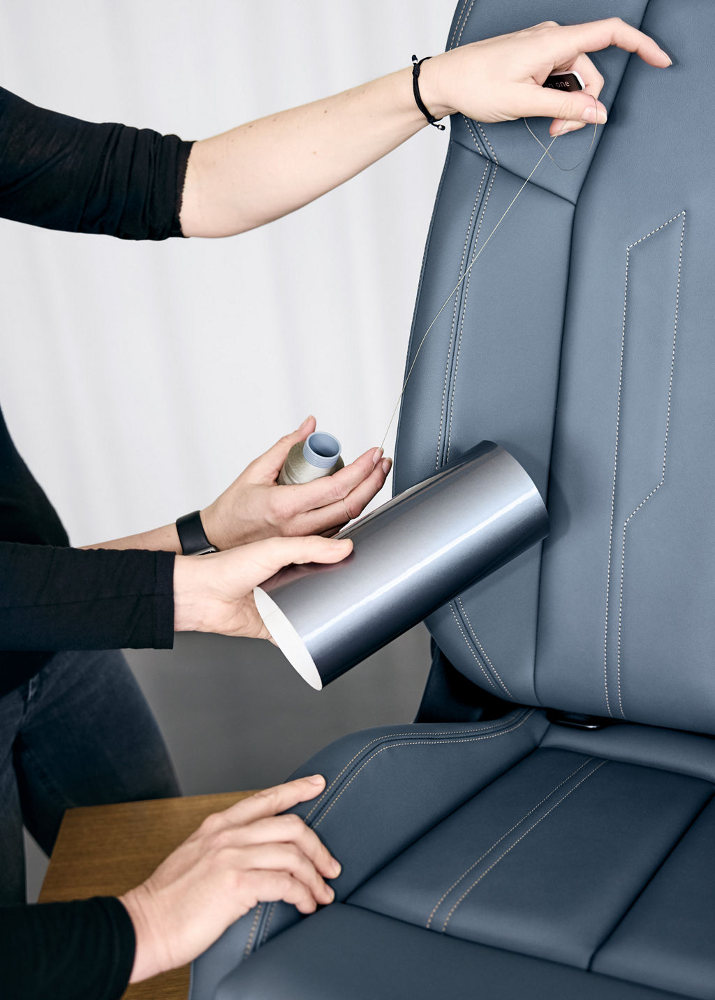 Yarn, paint color and a seat are matched. 