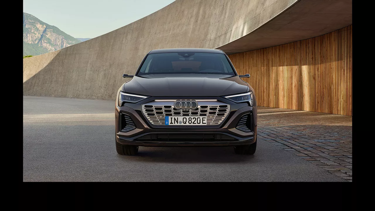 Audi Q8 Sportback e-tron’un önü