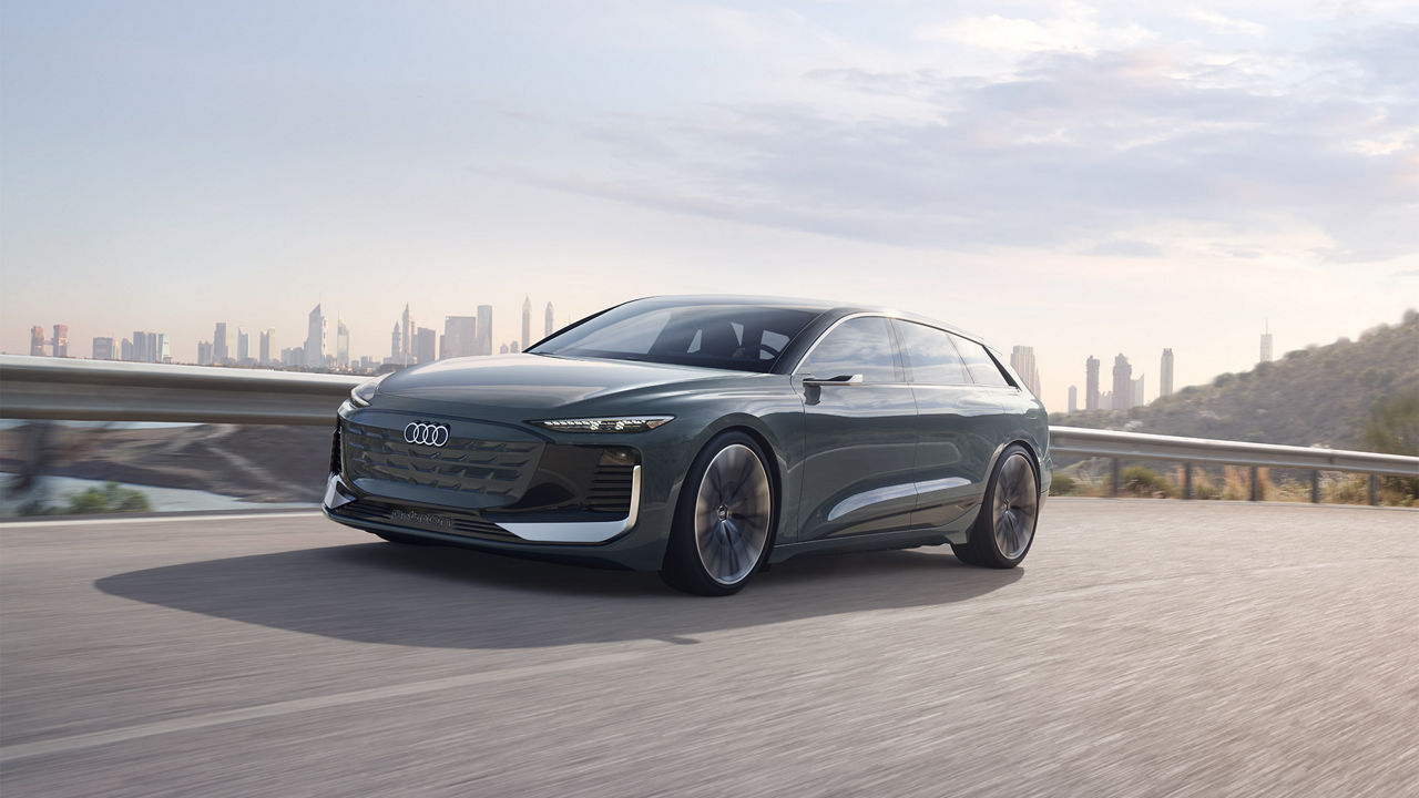 Il concept Audi A6 Avant e-tron su strada.