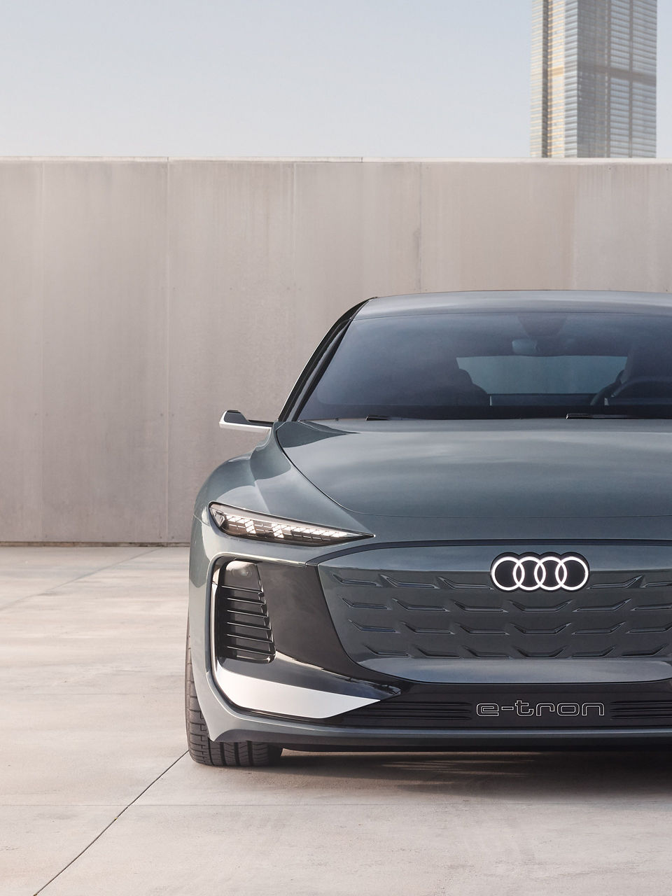  Vista frontale del concept Audi A6 Avant e-tron