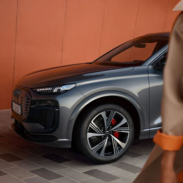 Widok z boku Audi SQ6 e-tron