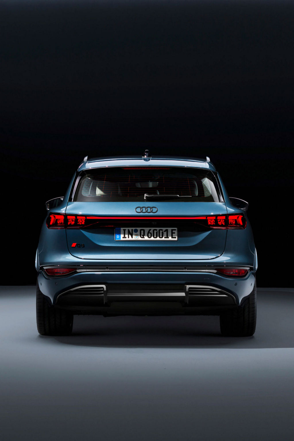 Heckansicht des Audi Q6 e-tron.