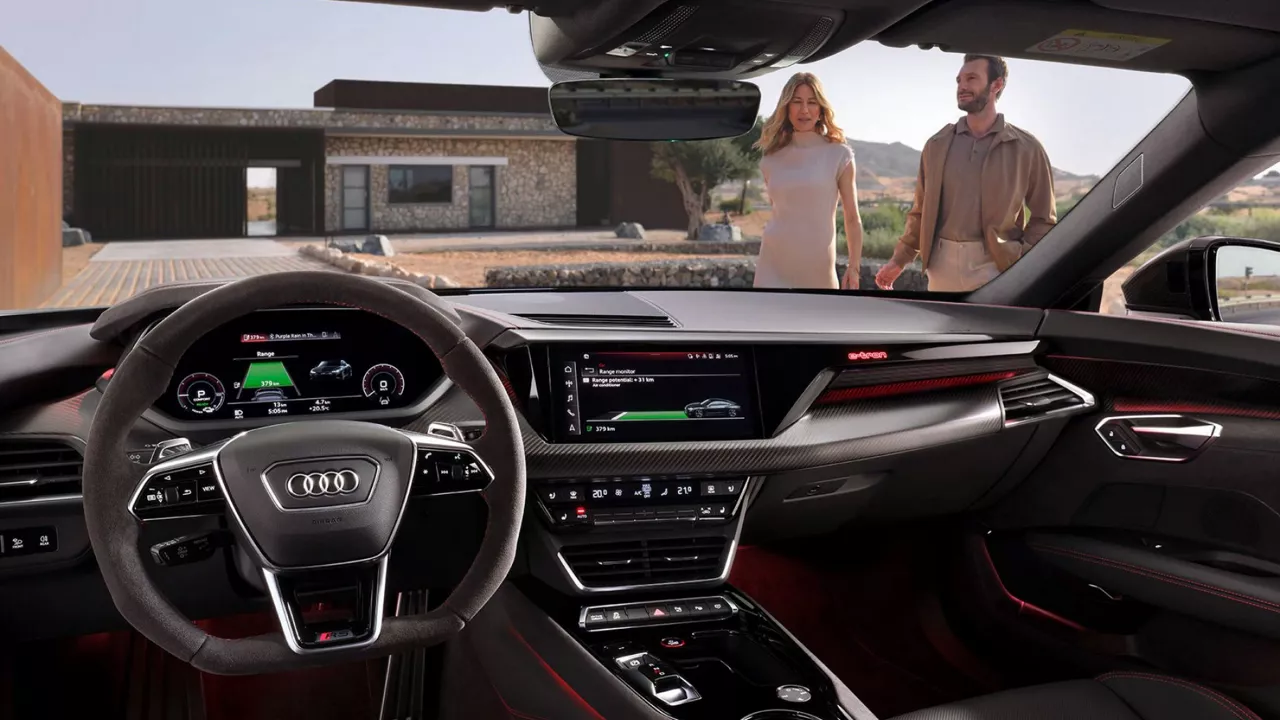 Les écrans d’une Audi montrent digital services.
