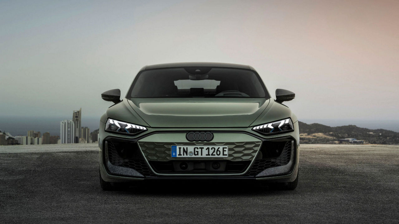 Frontansicht des Audi RS e-tron GT performance.