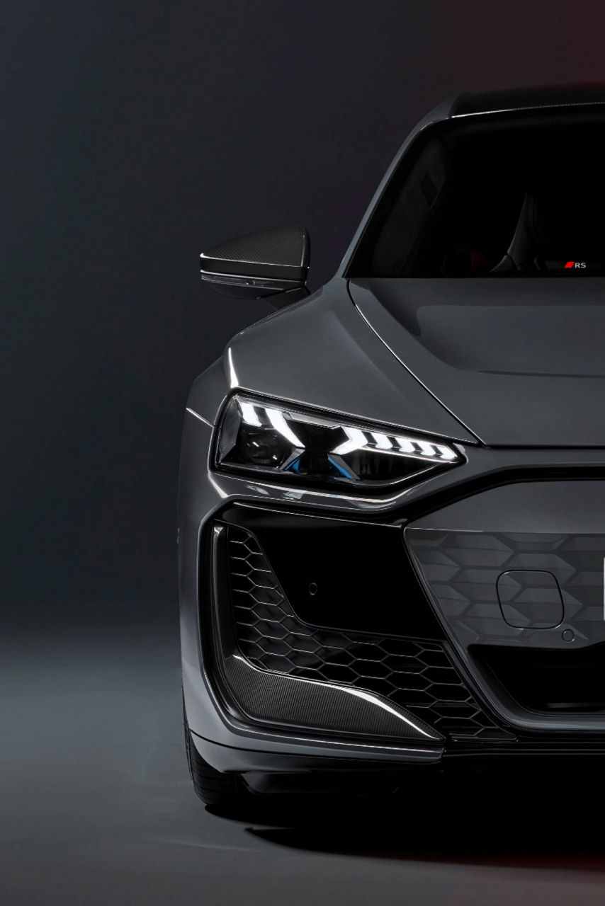Detale przedniego spoilera Audi RS e-tron GT.