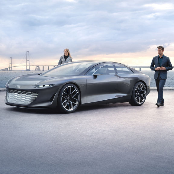 Front view of the Audi grandsphere concept in front of a bridge.