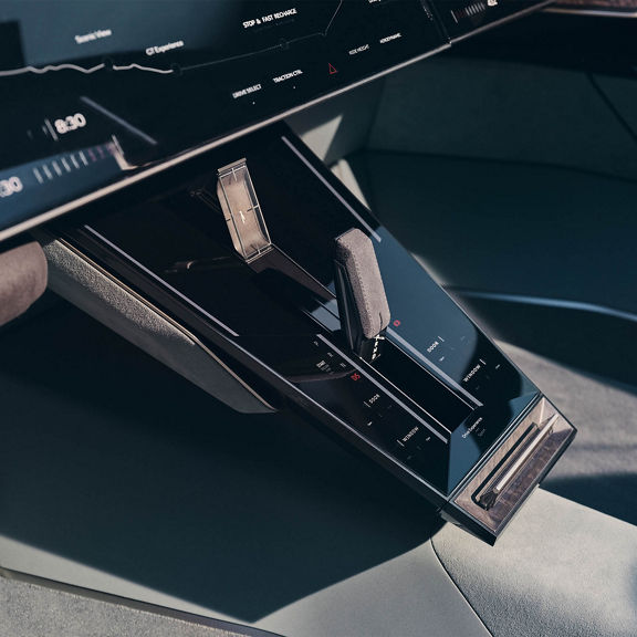 Detail of the monitor panel on the centre console and the operating elements in “Sports” mode on the Audi skysphere concept.