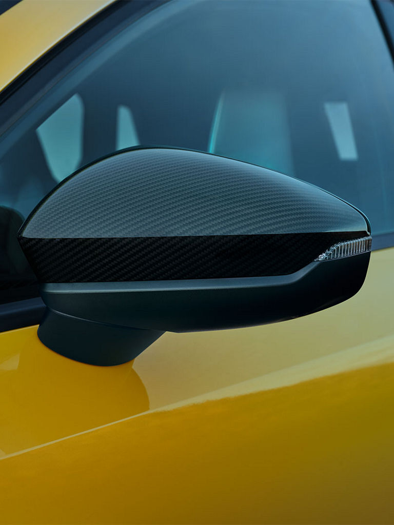 Foto de las carcasas de los retrovisores exteriores en carbono del Audi A3 allstreet. 