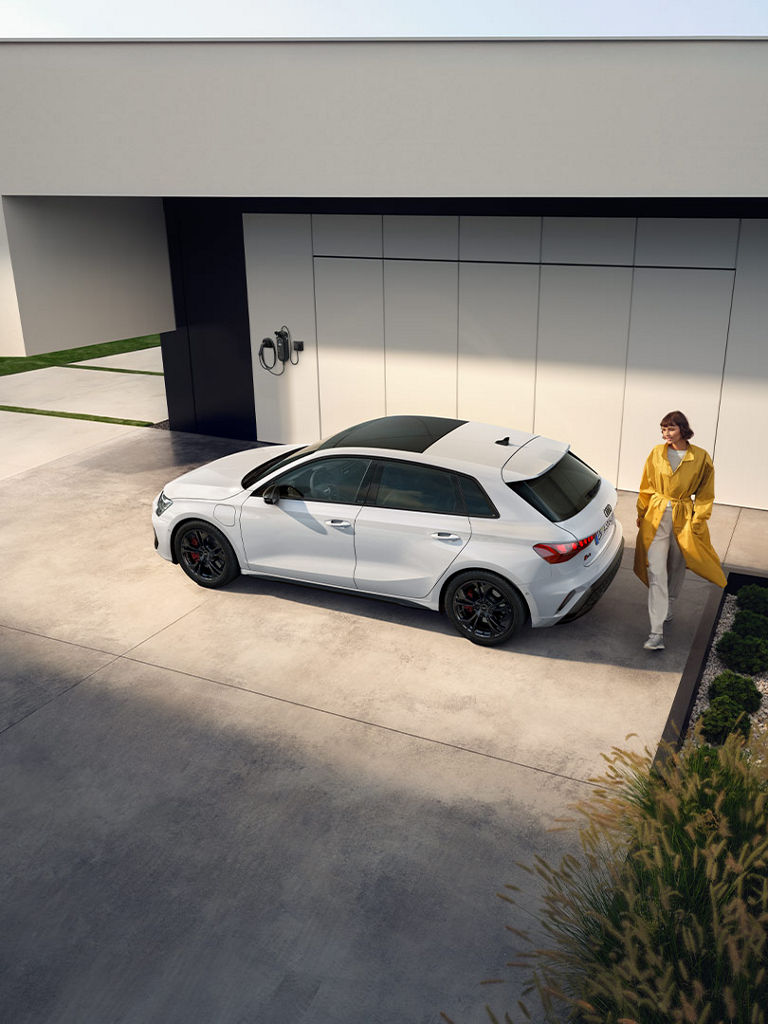 Audi A3 Sportback TFSI e vue latérale avec modèle