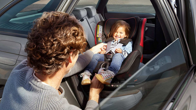 Innenraum des A4 Avant mit Babysitz