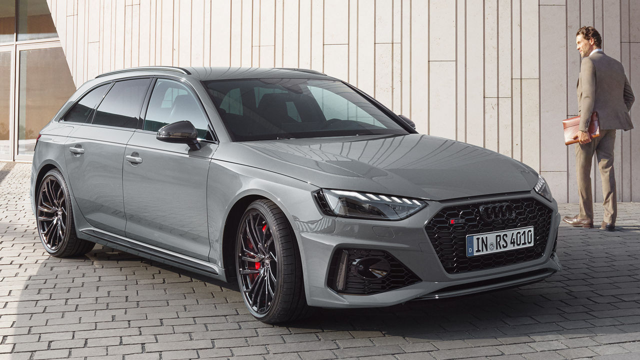 Front and side view Audi RS 4 Avant