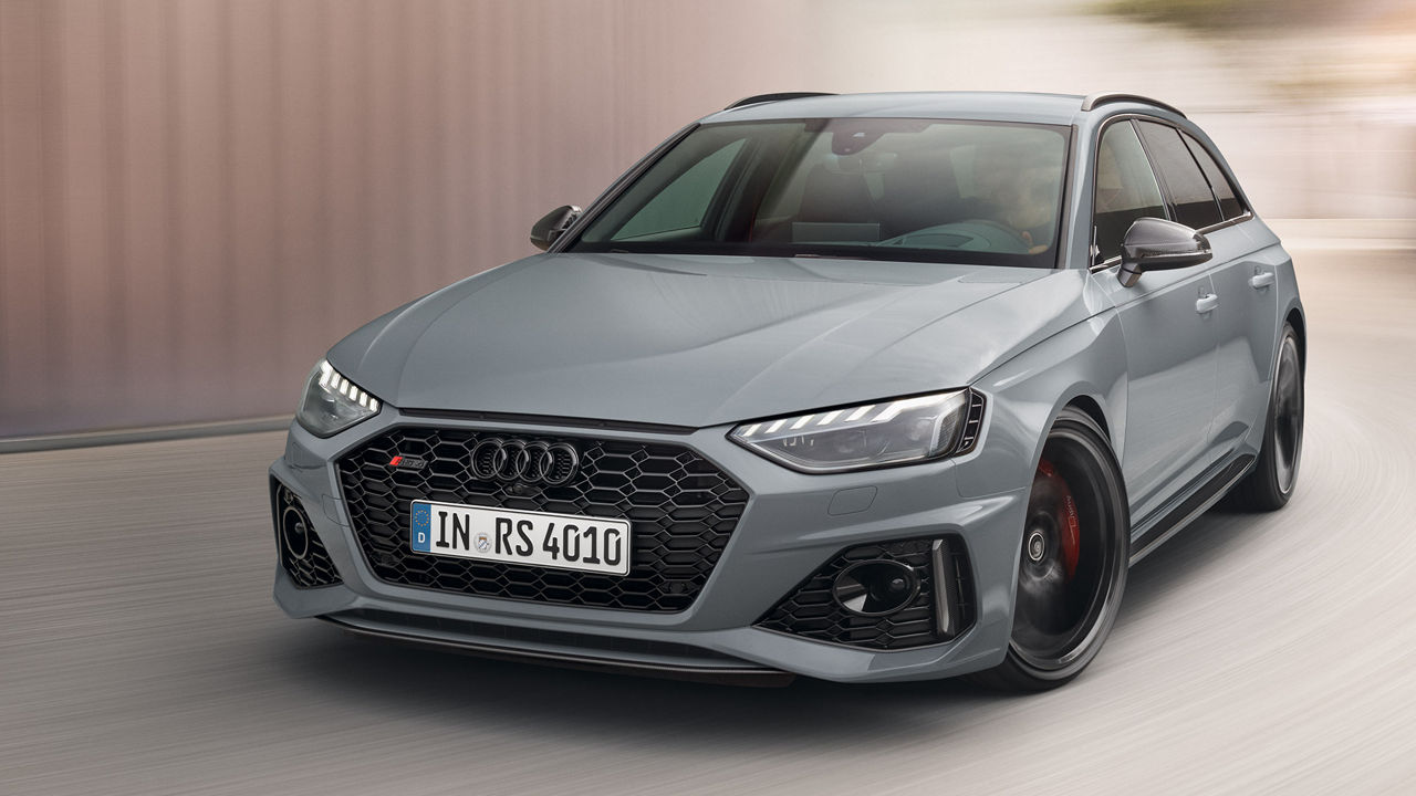 Dynamic front view Audi RS 4 Avant