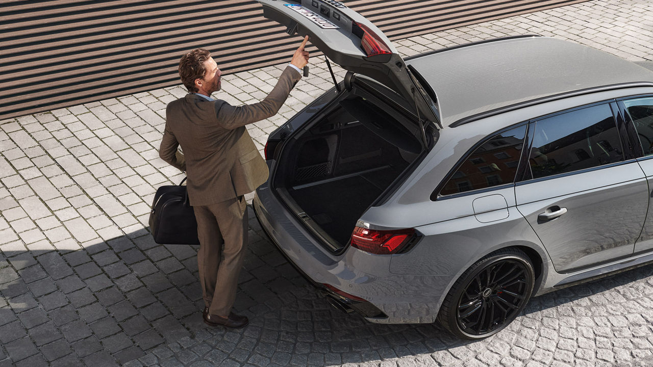 Family sits in the trunk with the tailgate open