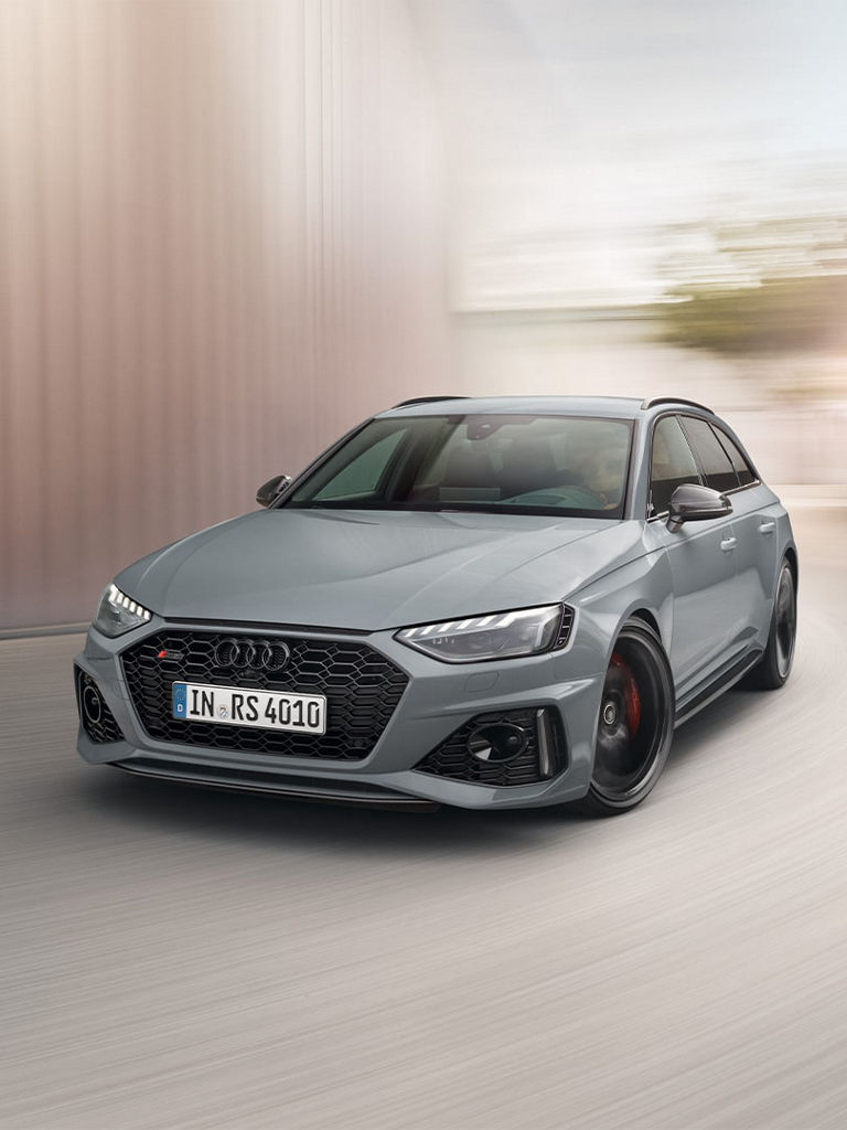 Foto de un Audi RS 4 Avant en movimiento. 