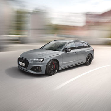 Foto de un Audi RS 4 Avant en movimiento. 