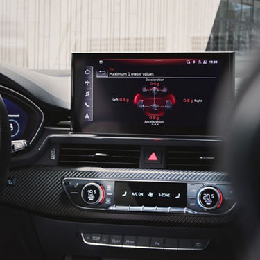Foto del sistema MMI Navegación plus con MMI Touch del Audi RS 4 Avant. 