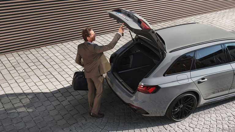 RS 4 Avant trunk