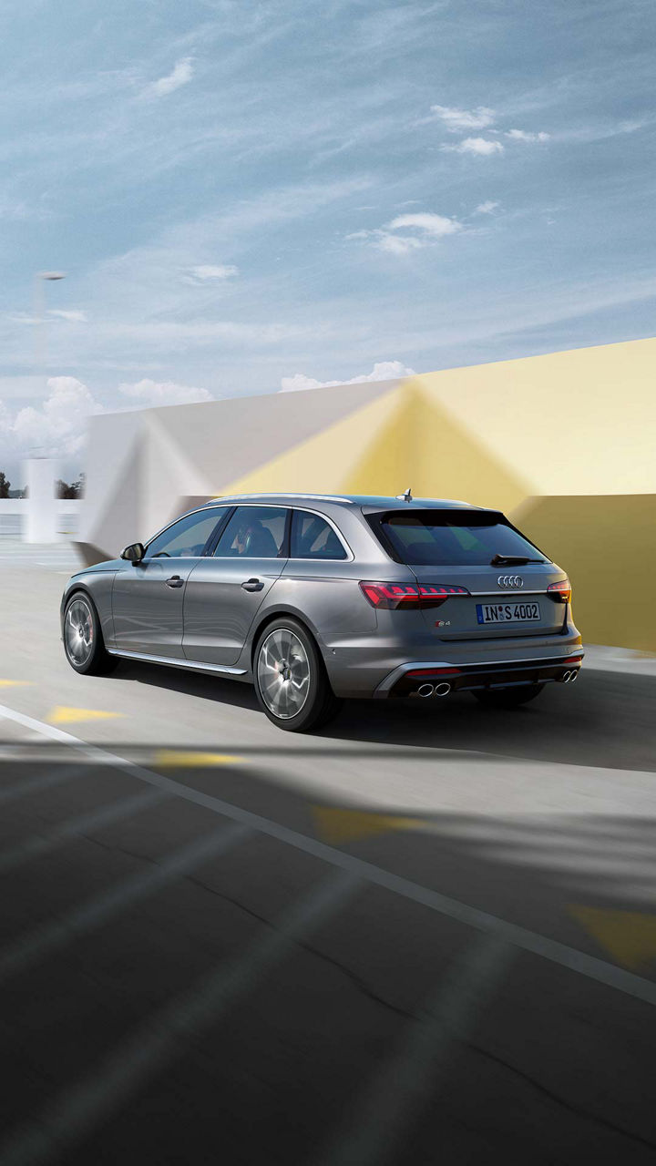 Audi S4 Avant dünaamiline tagantvaade