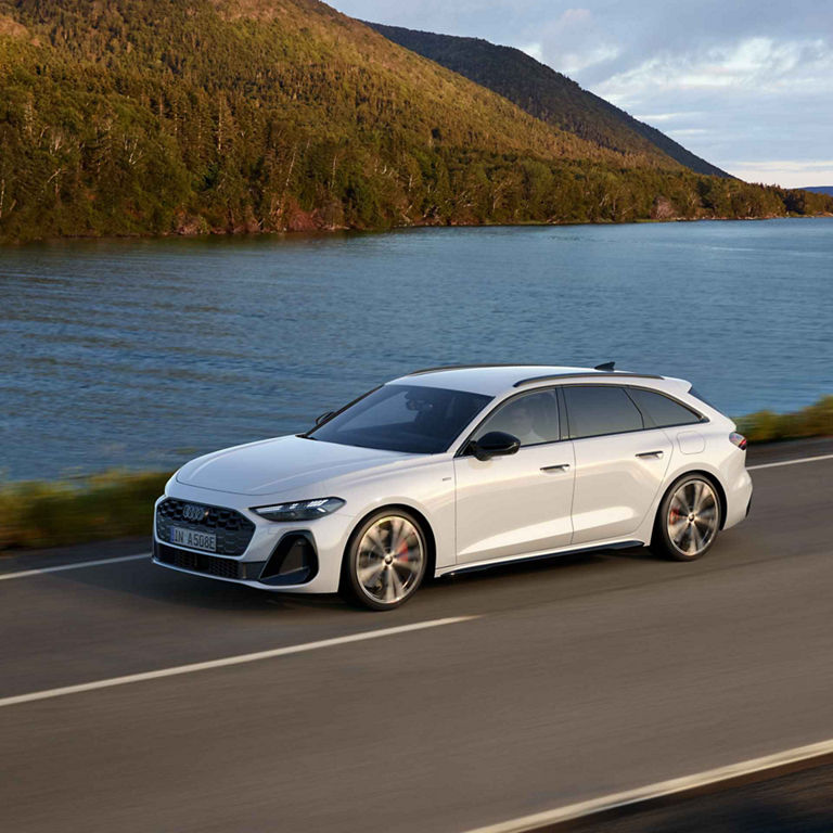 Audi A5 Avant e-hybrid Dynamic side view from the front