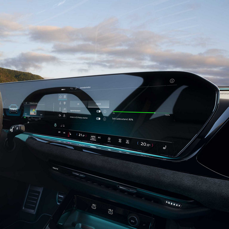 Audi A5 Avant e-hybrid innenraum, MMI Display mit verschiedene Fahrmodis