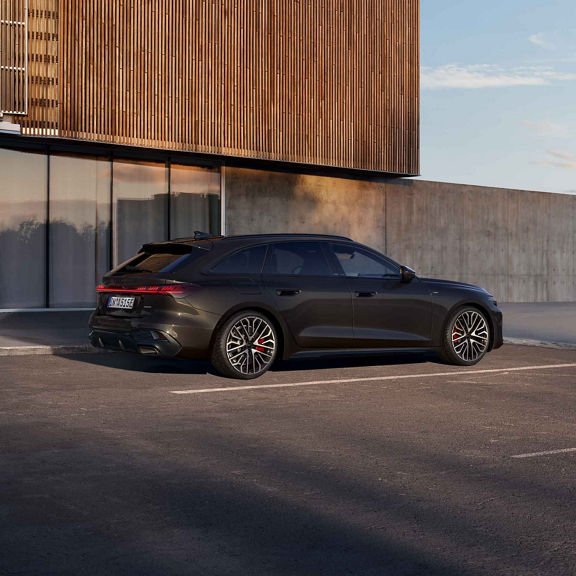 Foto de un Audi A5 Avant e-hybrid híbrido enchufable personalizado con Audi exclusive.