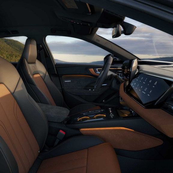 Foto de un Audi A5 Avant e-hybrid híbrido enchufable personalizado con Audi exclusive.