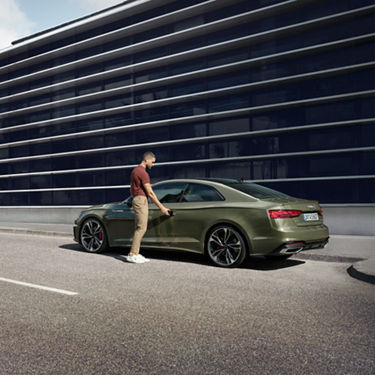 Audi A5 Coupé with Audi connect key