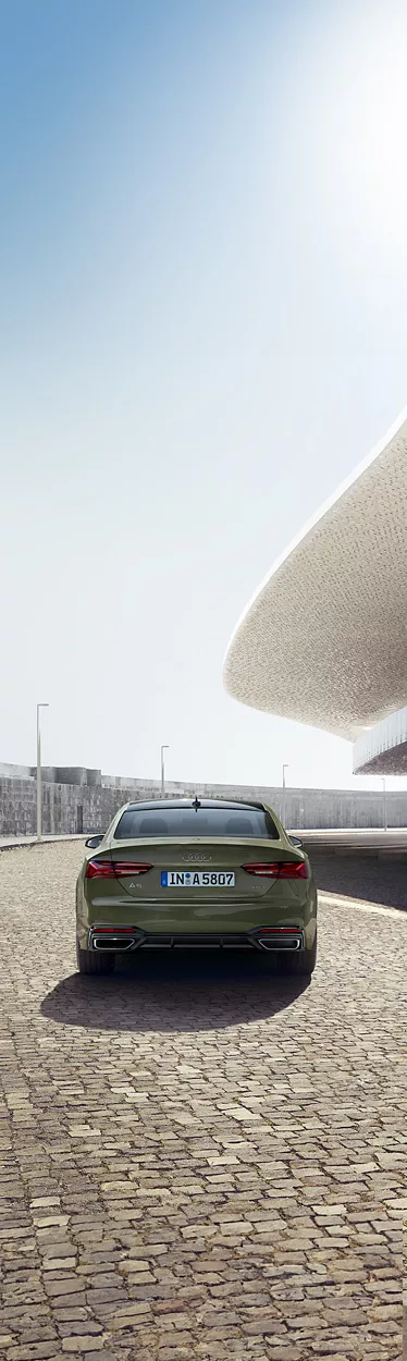 Audi A5 Coupe Heckansicht mit Model