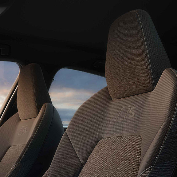 Audi A5 saloon e-hybrid seats close-up, loudspeakers in the headrests