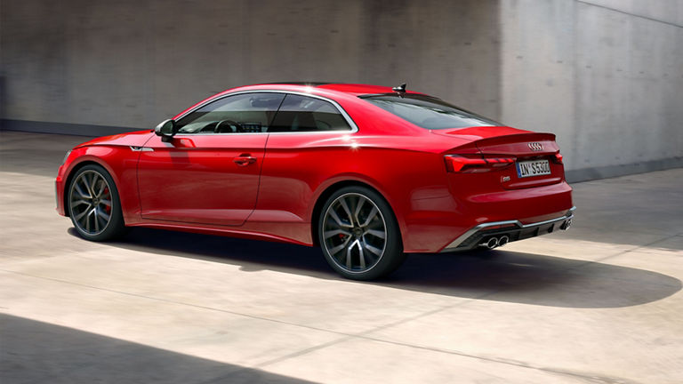 Widok z boku Audi S5 Coupe
