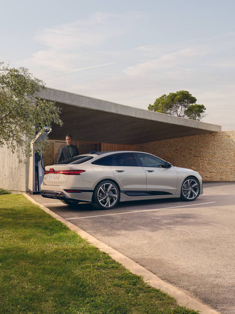 Audi A6 Sportback e-tron Seitlich heckansicht