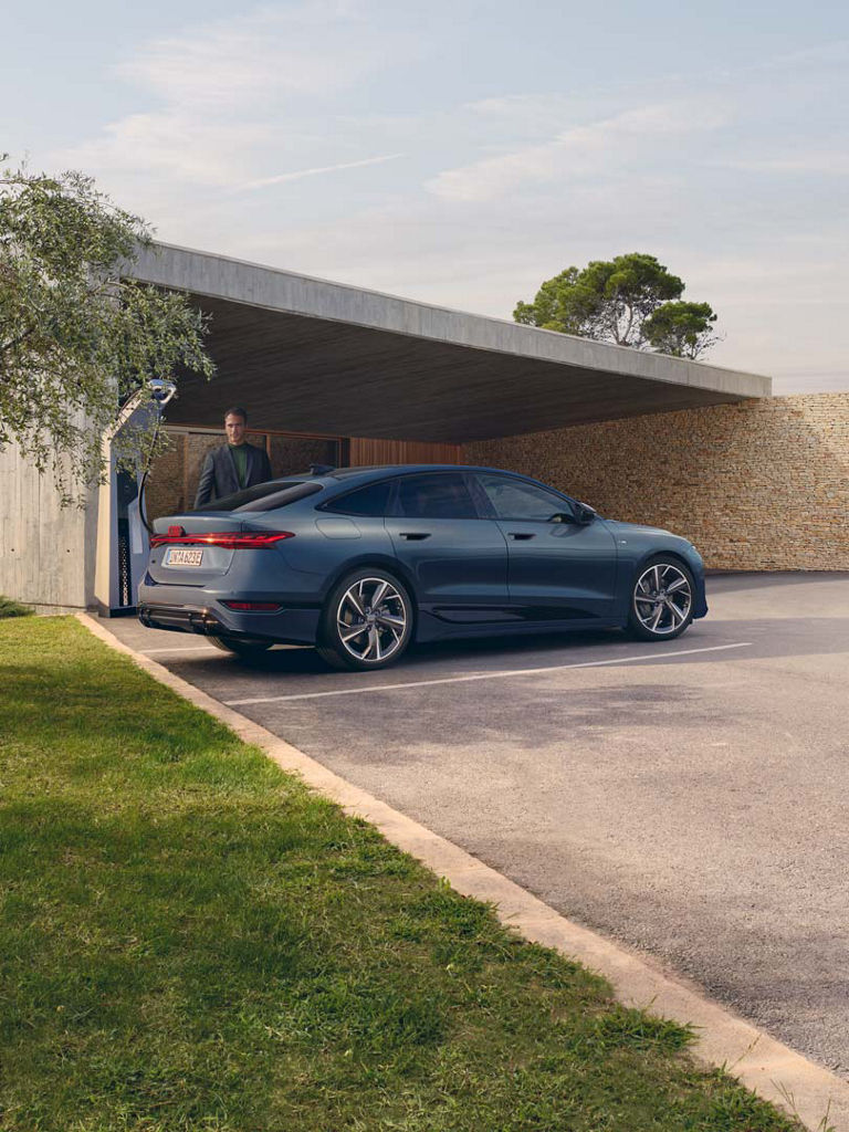 Audi A6 Sportback e-tron Seitlich heckansicht