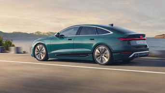 Seitliche Heckansicht Audi S6 Sportback e-tron