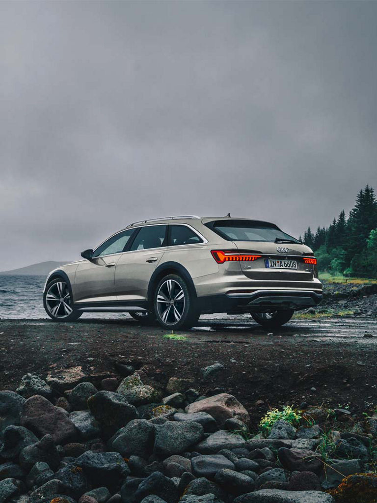 Küljeltvaade Audi A6 allroad quattro