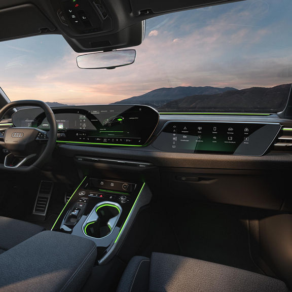 Audi A6 Avant e-hybrid Panorama displays in Grün