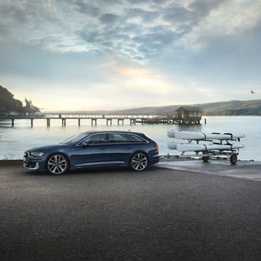 Audi A6 Avant seaside with a trailer