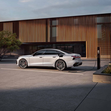  Audi A6 Sedan e-hybrid When charging from the side