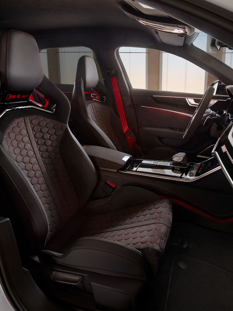 Seats view Audi RS 6 Avant GT